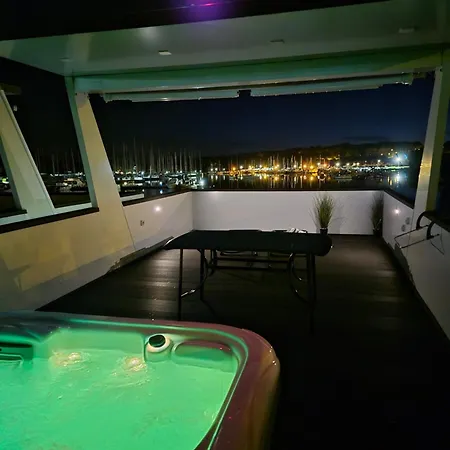 Molo - Floating House Apartment *