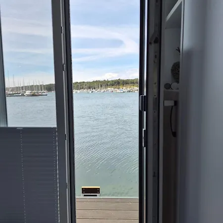 Molo - Floating House Apartment Pula