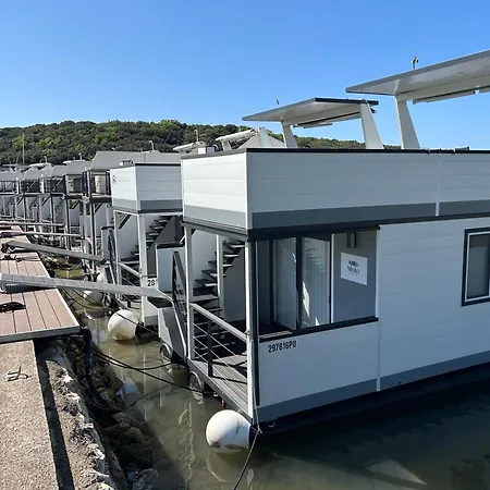 Molo - Floating House Pula